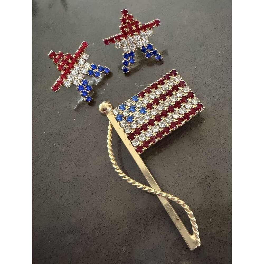 Vtg Patriotic Red White Blue Goldtone Brooch Earring Set American Flag & Stars